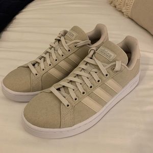 Adidas beige sneaker